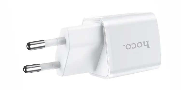 HOCO N10 PD Charger connected to smartphone